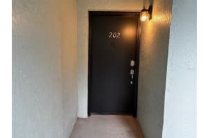 2850 SOMERSET PARK DRIVE, TAMPA, FL 33613 Sold 09/05/25