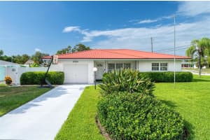 2000 7th Ave Sw, LARGO