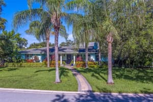 2 Evonaire Cir, BELLEAIR
