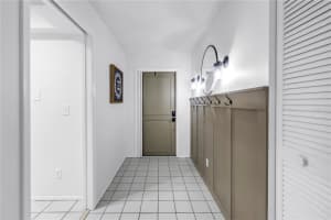 6884 COUNTRY CLUB LANE, SARASOTA, FL 34243 Sold 10/08/25