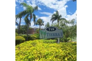 719 PINELLAS BAYWAY S #203, ST PETERSBURG, FL 33715 - MLS#MFRTB8409070