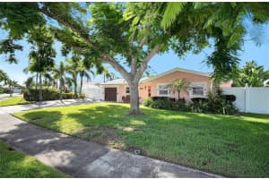 562 LEWIS BOULEVARD, ST PETERSBURG, FL 33705 - MLS#MFRTB8409330