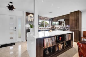 562 LEWIS BOULEVARD, ST PETERSBURG, FL 33705 - MLS#MFRTB8409330
