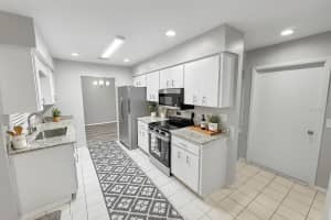 12 CHARLESTON CIRCLE, ENGLEWOOD, FL 34223 - MLS#MFRTB8409567