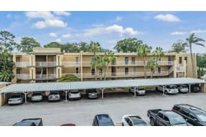 225 COUNTRY CLUB DRIVE, LARGO, FL 33771 - MLS#MFRTB8409605