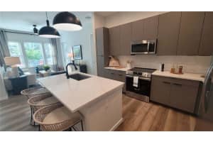 10215 ESTUARY LAKES DRIVE, TAMPA, FL 33619 - MLS#MFRTB8409951