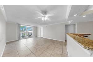 2700 COCONUT BAY LANE, SARASOTA, FL 34237 - MLS#MFRTB8410054