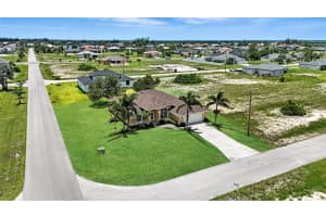 4322 32ND TERRACE, CAPE CORAL, FL 33993 - MLS#MFRTB8410152