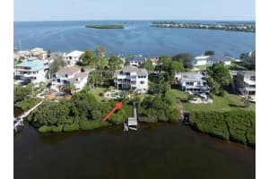 1661 SEA BREEZE DRIVE, TARPON SPRINGS, FL 34689 - MLS#MFRTB8410420