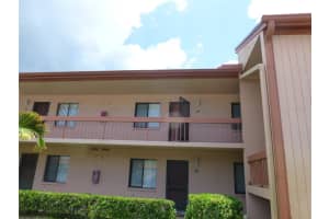 114 Lakeside Dr #14, OLDSMAR