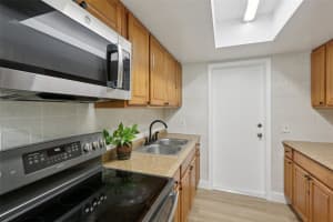 7499 7TH STREET, ST PETERSBURG, FL 33702 - MLS#MFRTB8411073