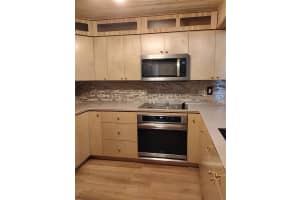6817 STONESTHROW CIRCLE, ST PETERSBURG, FL 33710 - MLS#MFRTB8411201