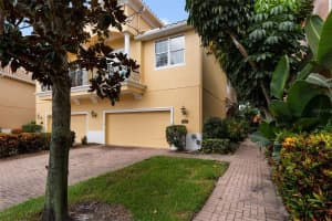 185 BANYAN BAY DRIVE, ST PETERSBURG, FL 33705 - MLS#MFRTB8411230