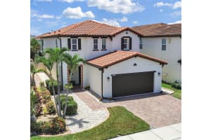 10168 Grand Oak Cir, MADEIRA BEACH