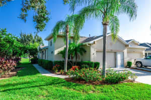 2427 SIFIELD GREENS WAY, SUN CITY CENTER, FL 33573 - MLS#MFRTB8411342