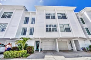 8234 Harborside Cir, ENGLEWOOD