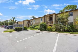 10199 Sailwinds Blvd S #i-104, LARGO