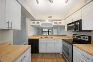 10199 SAILWINDS BOULEVARD, LARGO, FL 33773 - MLS#MFRTB8411474