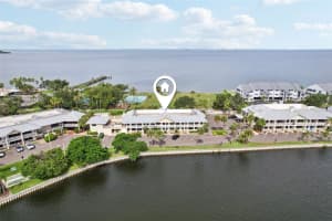 611 Destiny Dr, RUSKIN