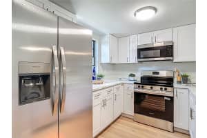 10047 LAKE OAK CIRCLE, TAMPA, FL 33624 - MLS#MFRTB8411564