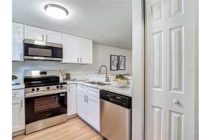 10047 LAKE OAK CIRCLE, TAMPA, FL 33624 - MLS#MFRTB8411564
