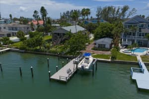 8405 Bayshore Dr, TREASURE ISLAND