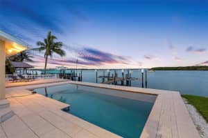 517 Johns Pass Ave, MADEIRA BEACH