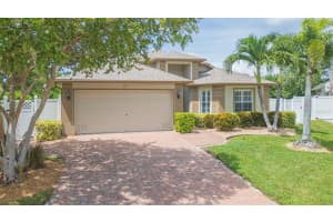 876 Addison Dr Ne, ST PETERSBURG