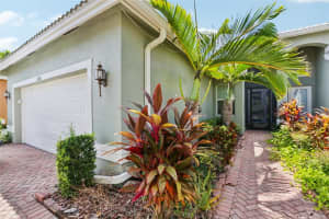15820 AURORA LAKE CIRCLE, WIMAUMA, FL 33598 - MLS#MFRTB8411931