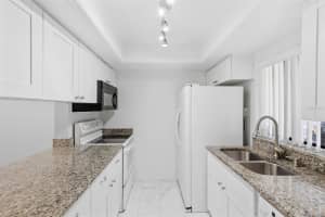 3920 CEDAR LIMB COURT, TAMPA, FL 33614 - MLS#MFRTB8412163