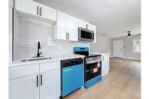 450 61ST AVENUE, ST PETERSBURG, FL 33705 - MLS#MFRTB8412280