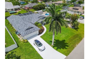 208 21ST LANE, CAPE CORAL, FL 33990 - MLS#MFRTB8412622