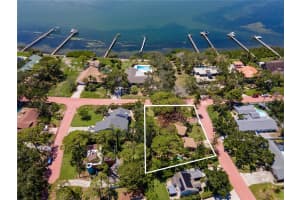 1125 FRIENDLY WAY, ST PETERSBURG, FL 33705 - MLS#MFRTB8412742