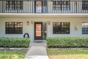 2020 Lakeview Dr #102, CLEARWATER