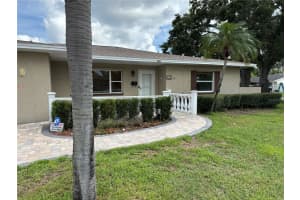 999 38th Ave Ne, ST PETERSBURG