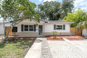 166 Sw Lincoln Cir N, ST PETERSBURG