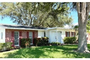 10821 Hammock Dr, LARGO