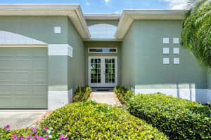 4925 THAMES LANE, SARASOTA, FL 34238 Sold 10/29/25