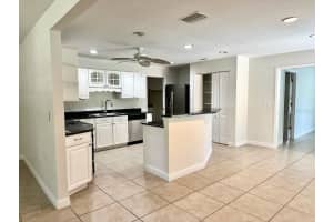 2491 HAWTHORNE STREET, SARASOTA, FL 34239 - MLS#MFRTB8414549