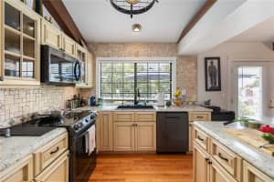 999 FAIRVIEW AVENUE, MOUNT DORA, FL 32757 - MLS#MFRTB8414667