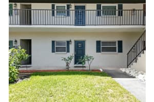 9821 113th St #102, SEMINOLE