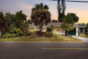 1290 Oxford Dr, ENGLEWOOD