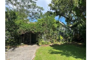 1002 Pinebrook Dr, CLEARWATER