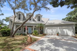813 Old Charleston Way, LARGO