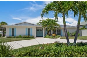 910 Oakwood Dr, LARGO