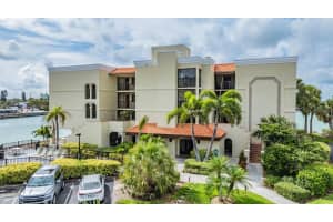 7403 Bayshore Dr #305, TREASURE ISLAND
