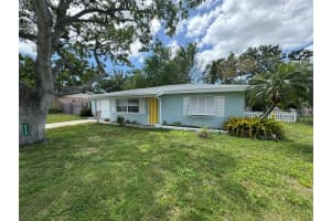 1713 Valencia Dr E, LARGO