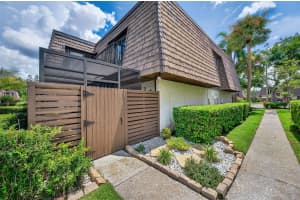 15229 POND WOODS DRIVE, TAMPA, FL 33618 - MLS#MFRTB8415809