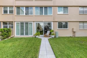 5095 Bay St Ne #107, ST PETERSBURG