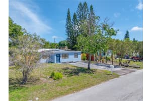 217 Emerald Ln, LARGO